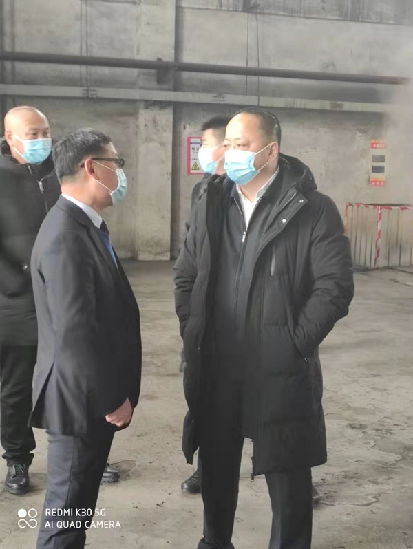 16.景大为副总经理向张恒书记汇报供热情况_副本.jpg