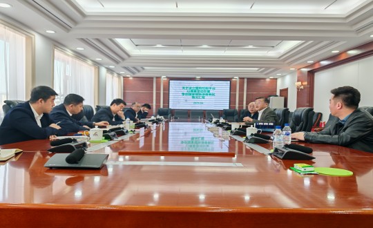 封面：王岩董事长向双阳区委区政府领导汇报工作（调整一下清晰度 图片摆正）_副本.jpg